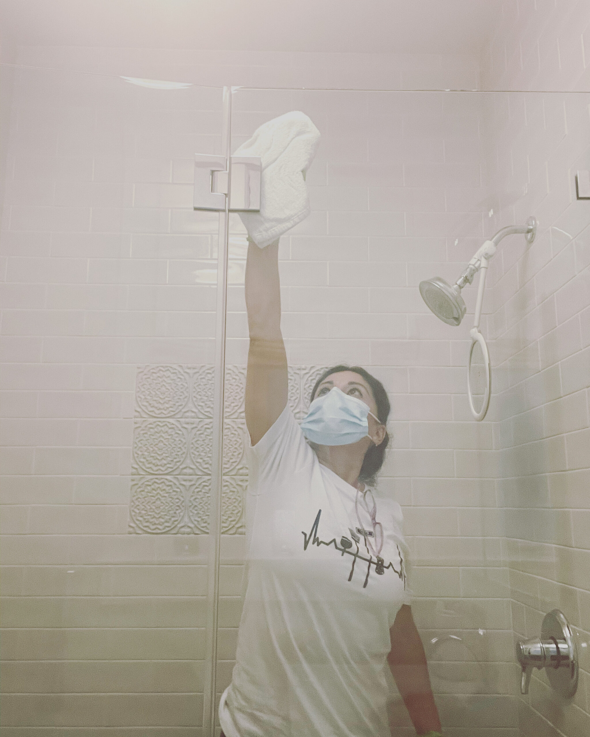 Professional residential bathroom deep cleaning service in the East Bay, California